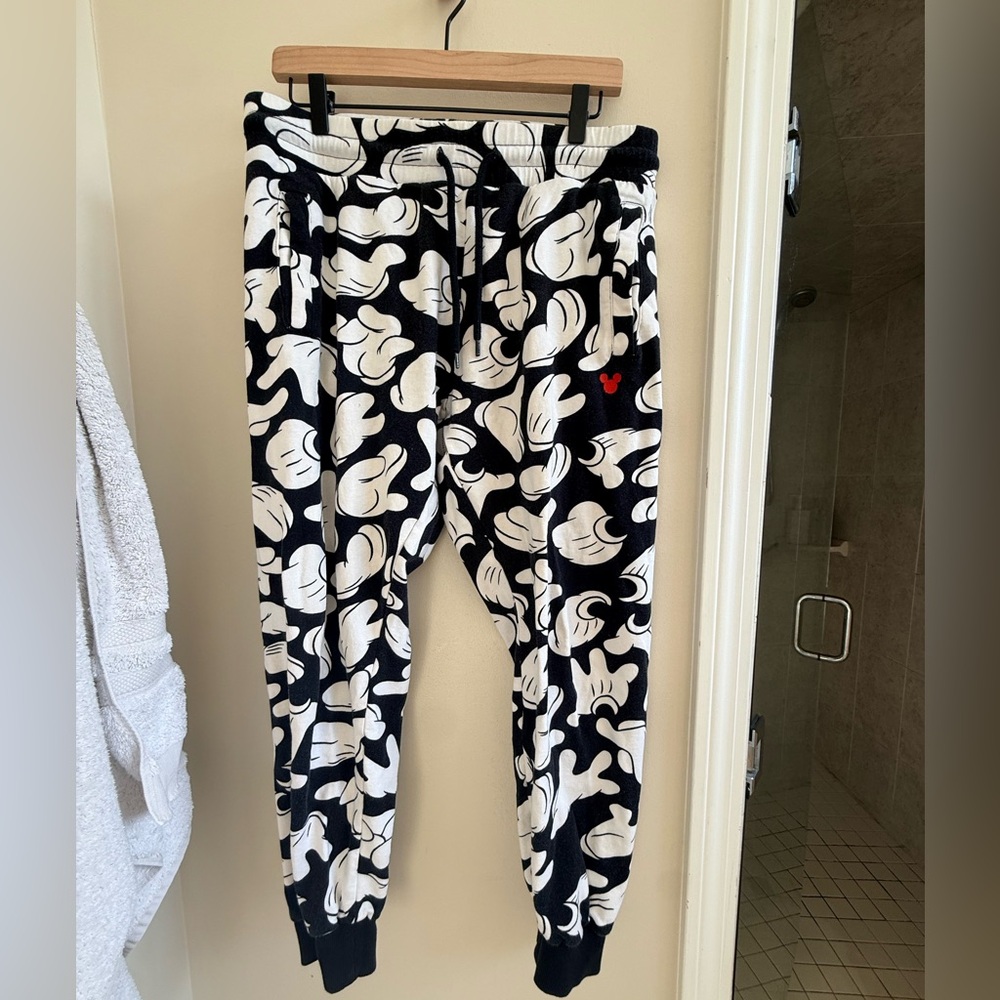 Men’s Disney goofy joggers size M